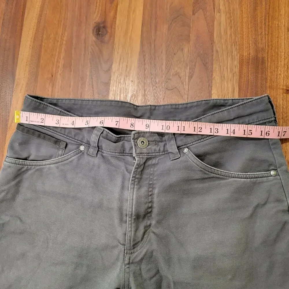 The North Face Gray Shorts Size 32